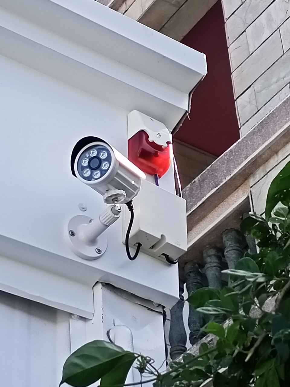 裕芳食品大甲重義倉庫監視與防盜系統施工- 警民連線| 監視器安裝| 防盜設備- 企弘連線保全