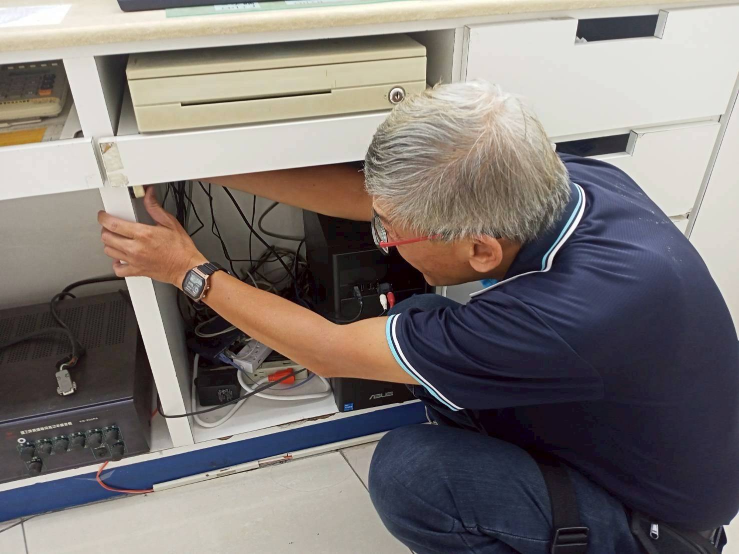 萬泓藥妝東興店 警民連線系統服務